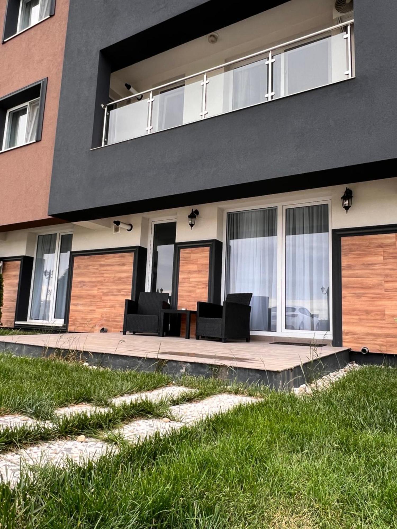 Sun Apartments Otopeni Bagian luar foto